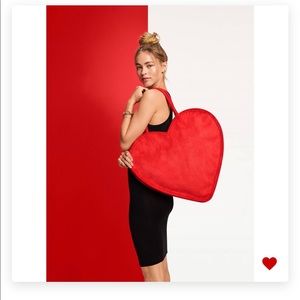 Target20 Erin Featherstone Heart Tote SHIPS 9-18